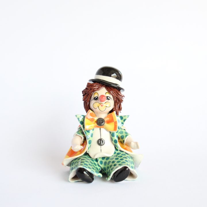 Sitting clown with hat