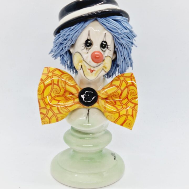 Clown with black hat sculpture