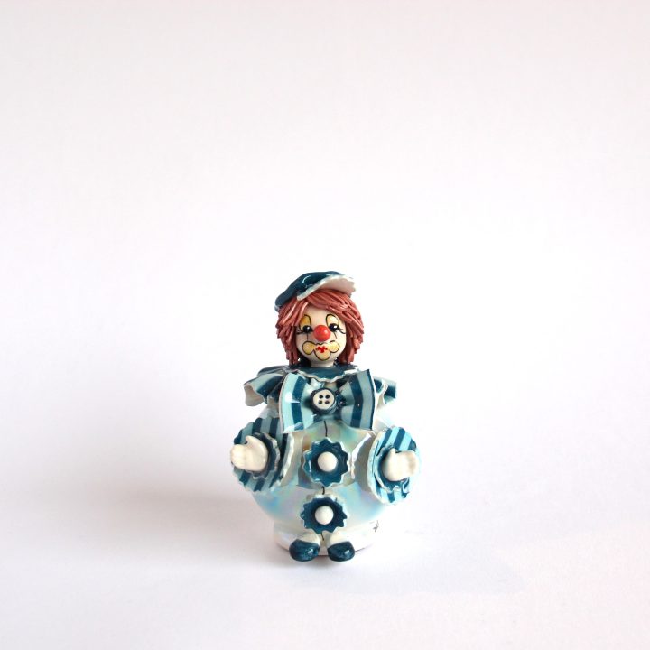 Clown with blue stripes